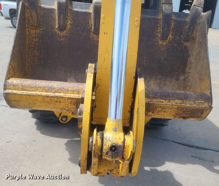 image for item DR4764 2004 John Deere 110 backhoe