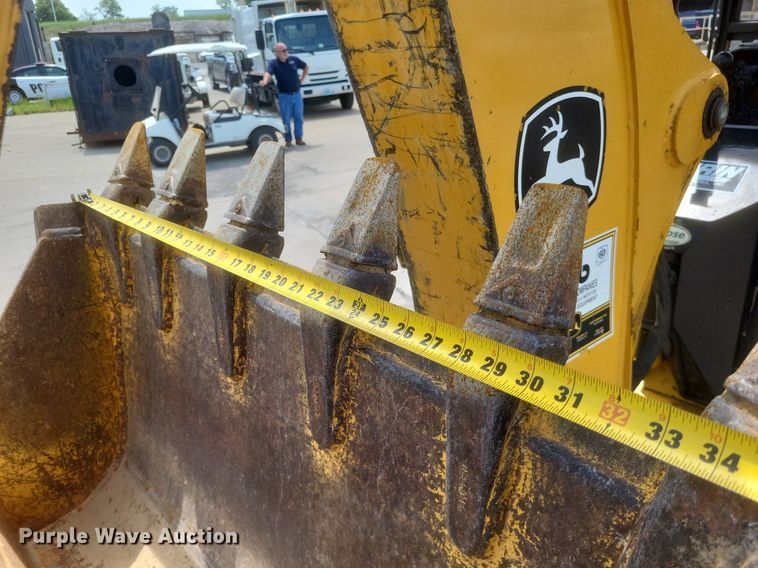 image for item DR4764 2004 John Deere 110 backhoe