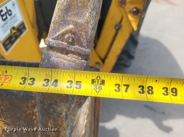 image for item DR4764 2004 John Deere 110 backhoe