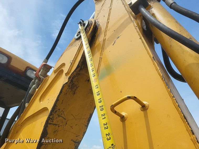 image for item DR4764 2004 John Deere 110 backhoe