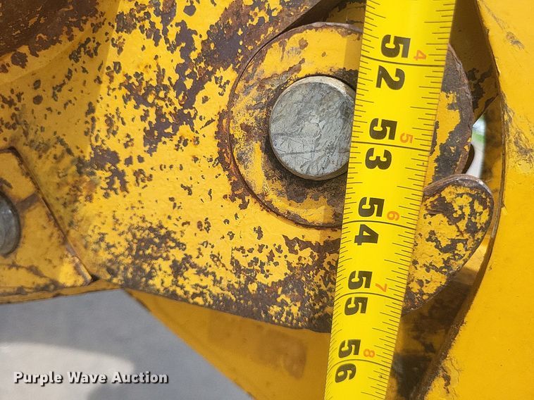 image for item DR4764 2004 John Deere 110 backhoe