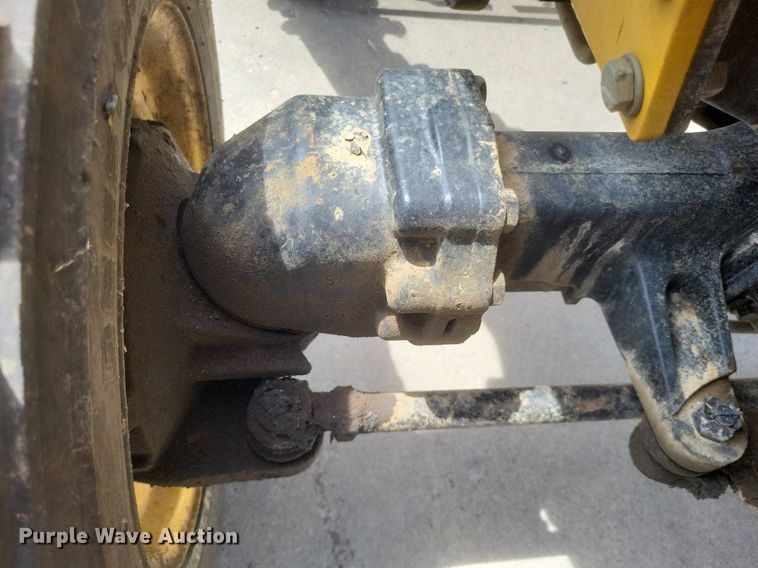 image for item DR4764 2004 John Deere 110 backhoe