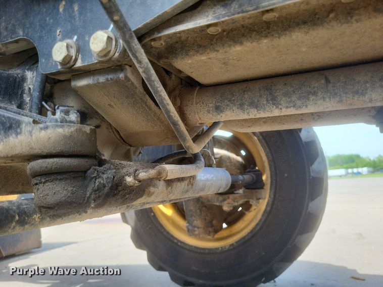 image for item DR4764 2004 John Deere 110 backhoe