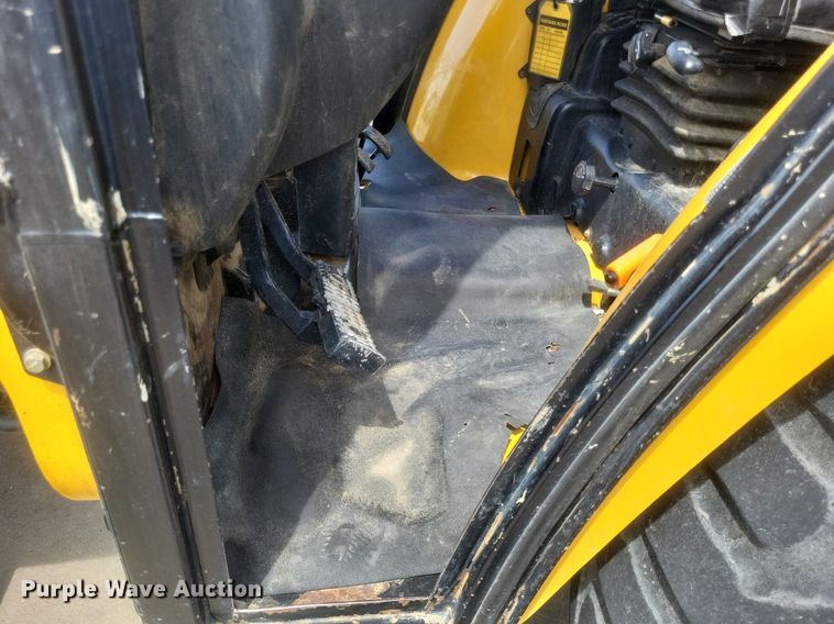 image for item DR4764 2004 John Deere 110 backhoe