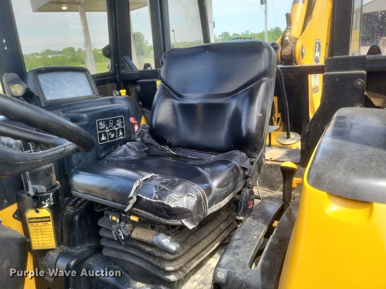 image for item DR4764 2004 John Deere 110 backhoe