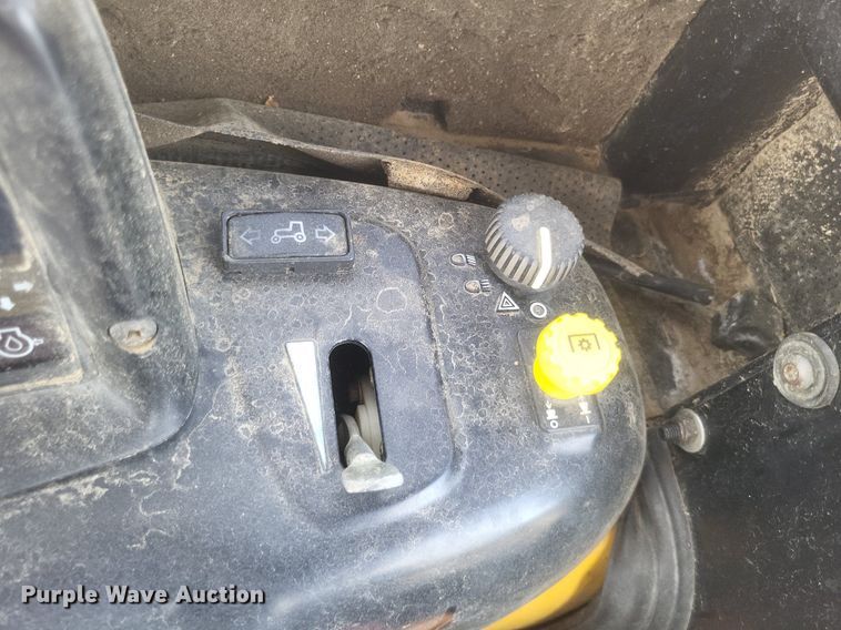 image for item DR4764 2004 John Deere 110 backhoe