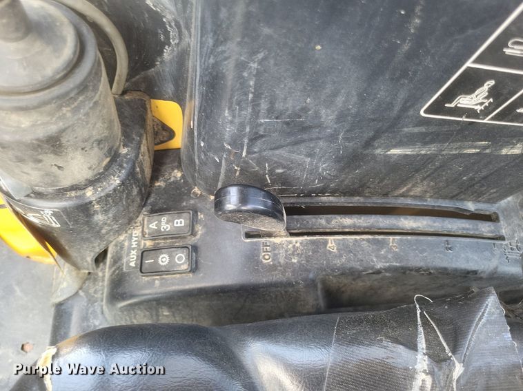 image for item DR4764 2004 John Deere 110 backhoe