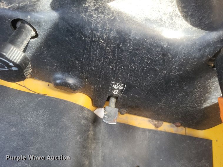 image for item DR4764 2004 John Deere 110 backhoe