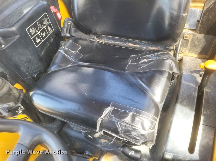 image for item DR4764 2004 John Deere 110 backhoe