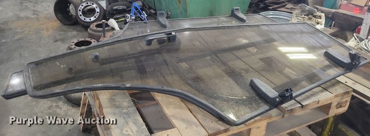 image for item DR4764 2004 John Deere 110 backhoe