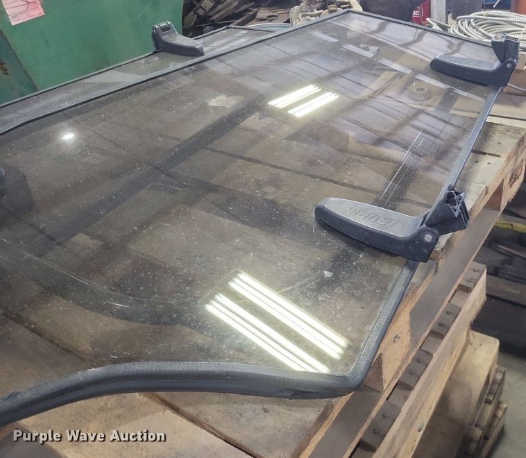 image for item DR4764 2004 John Deere 110 backhoe