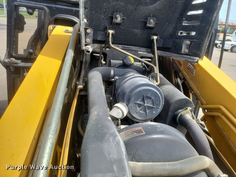 image for item DR4764 2004 John Deere 110 backhoe