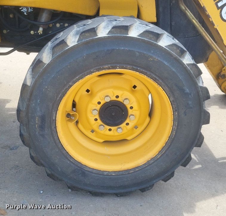 image for item DR4764 2004 John Deere 110 backhoe