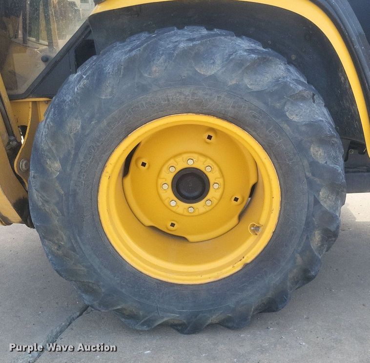 image for item DR4764 2004 John Deere 110 backhoe