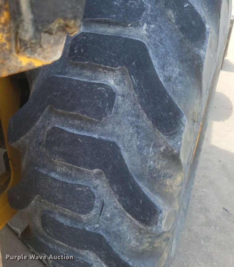 image for item DR4764 2004 John Deere 110 backhoe