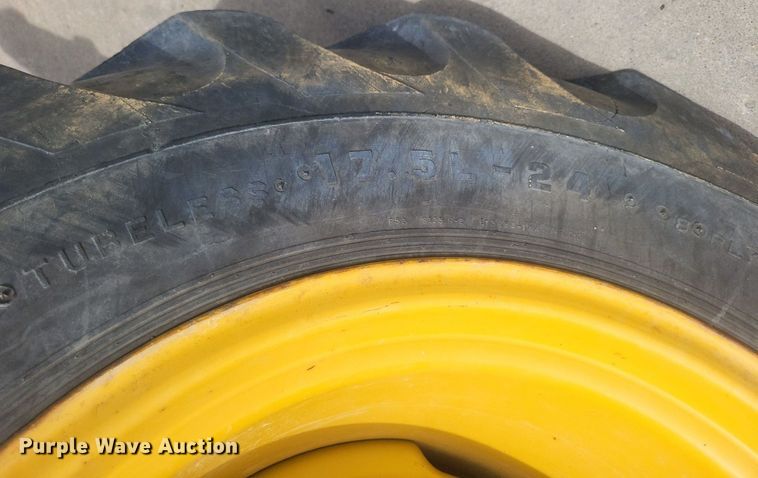 image for item DR4764 2004 John Deere 110 backhoe