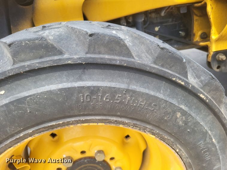 image for item DR4764 2004 John Deere 110 backhoe