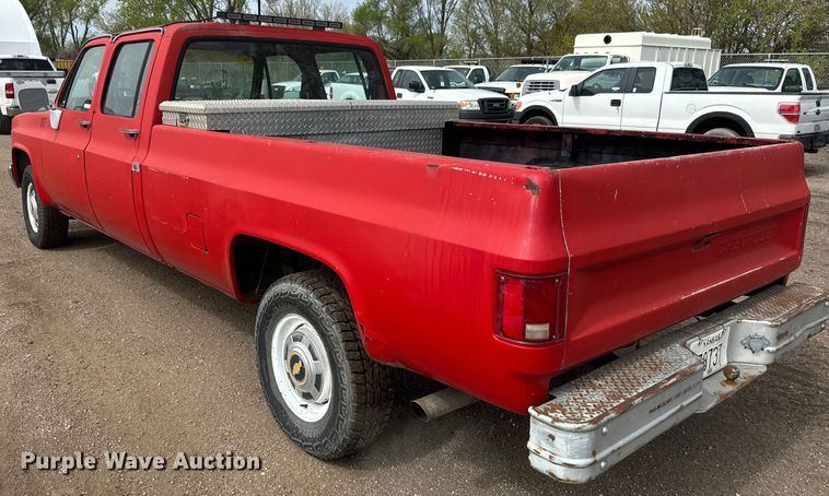 image for item EH5493 1991 Chevrolet  C3500 Crew Cab pickup truck
