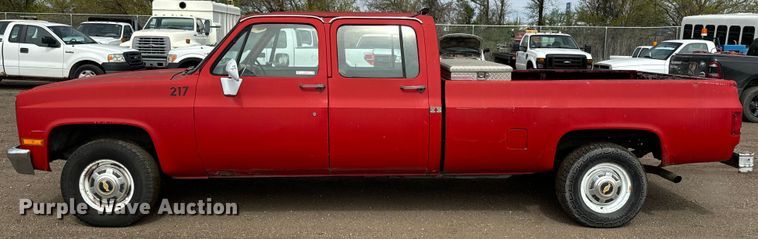 image for item EH5493 1991 Chevrolet  C3500 Crew Cab pickup truck