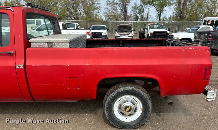 image for item EH5493 1991 Chevrolet  C3500 Crew Cab pickup truck