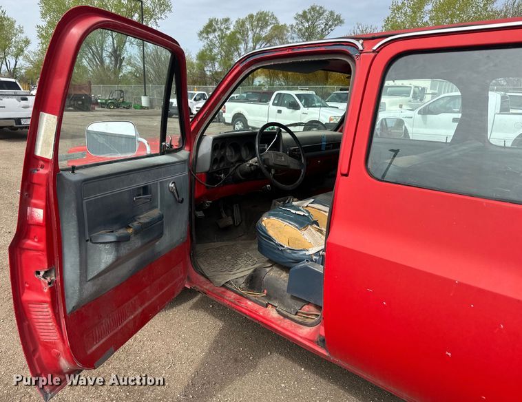 image for item EH5493 1991 Chevrolet  C3500 Crew Cab pickup truck