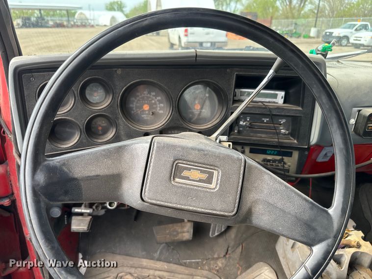 image for item EH5493 1991 Chevrolet  C3500 Crew Cab pickup truck