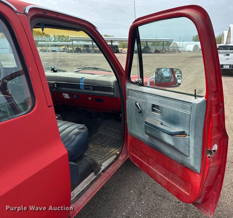 image for item EH5493 1991 Chevrolet  C3500 Crew Cab pickup truck