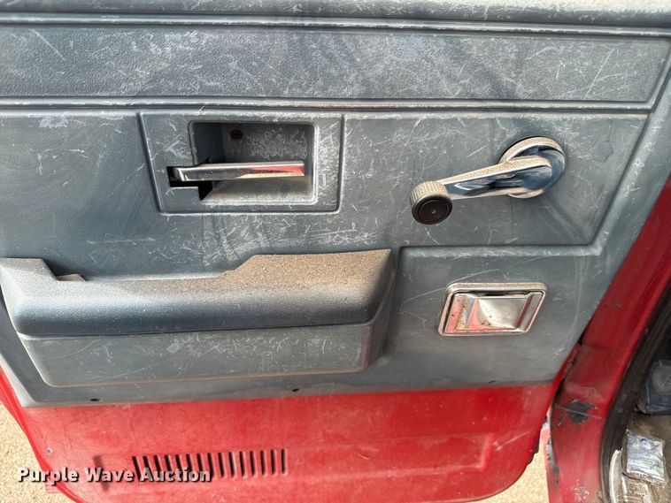 image for item EH5493 1991 Chevrolet  C3500 Crew Cab pickup truck