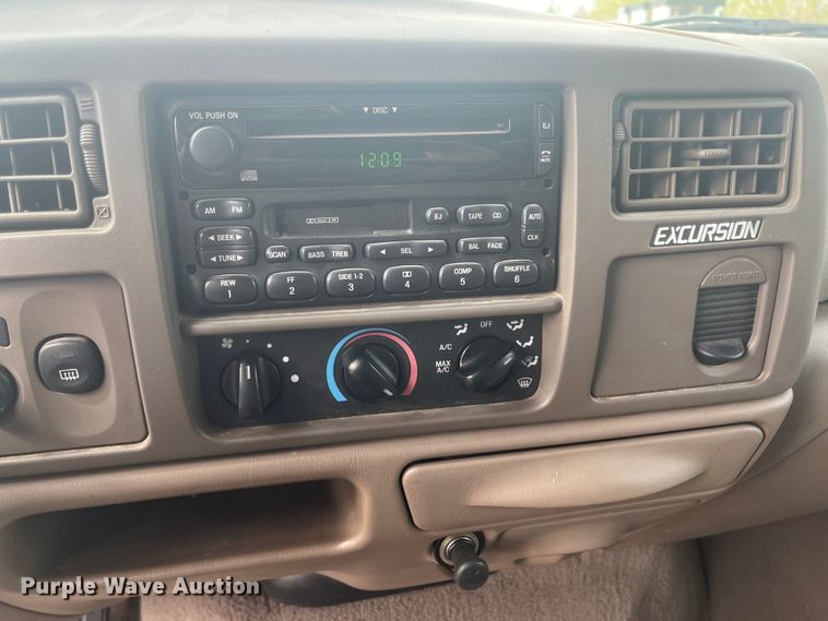 image for item EH5500 2000 Ford Excursion XLT SUV