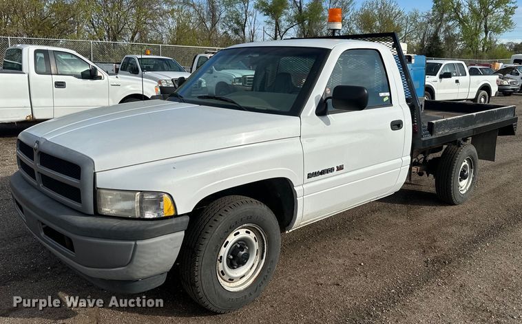 image for item EH5503 1996 Dodge Ram 1500 flatbed pickup truck