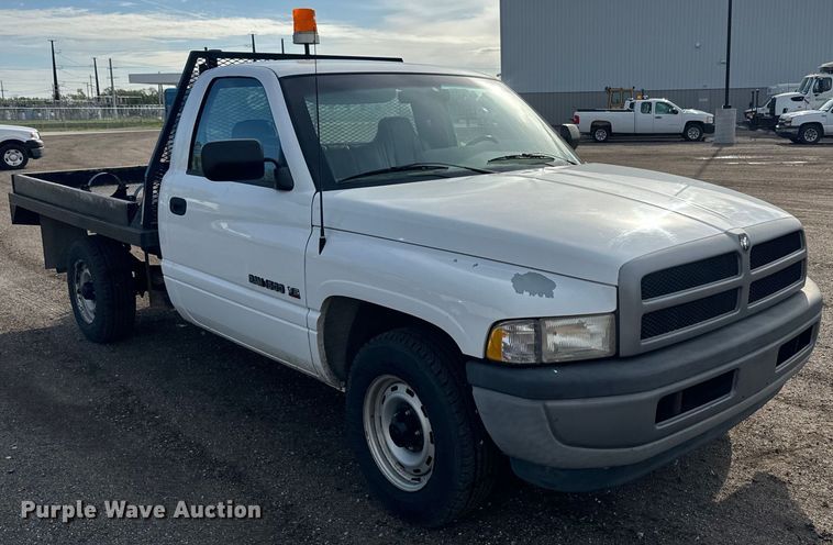 image for item EH5503 1996 Dodge Ram 1500 flatbed pickup truck