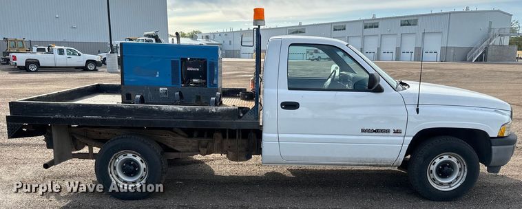 image for item EH5503 1996 Dodge Ram 1500 flatbed pickup truck