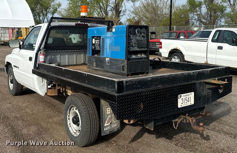 image for item EH5503 1996 Dodge Ram 1500 flatbed pickup truck