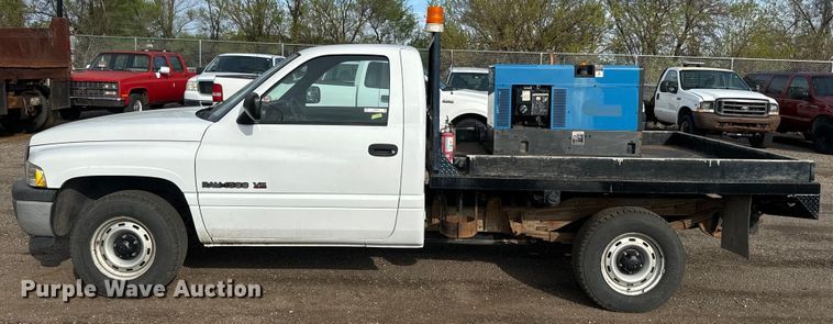 image for item EH5503 1996 Dodge Ram 1500 flatbed pickup truck