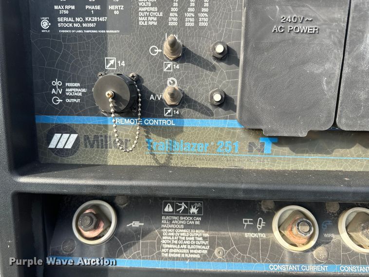 image for item EH5503 1996 Dodge Ram 1500 flatbed pickup truck