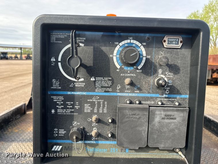 image for item EH5503 1996 Dodge Ram 1500 flatbed pickup truck