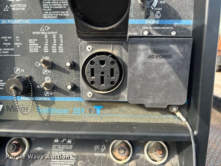 image for item EH5503 1996 Dodge Ram 1500 flatbed pickup truck