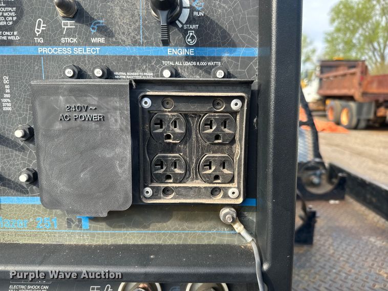 image for item EH5503 1996 Dodge Ram 1500 flatbed pickup truck