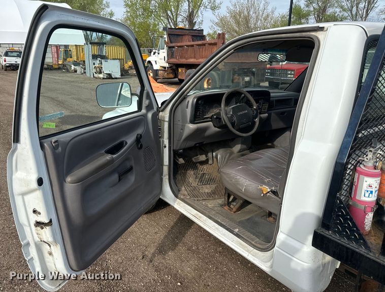 image for item EH5503 1996 Dodge Ram 1500 flatbed pickup truck