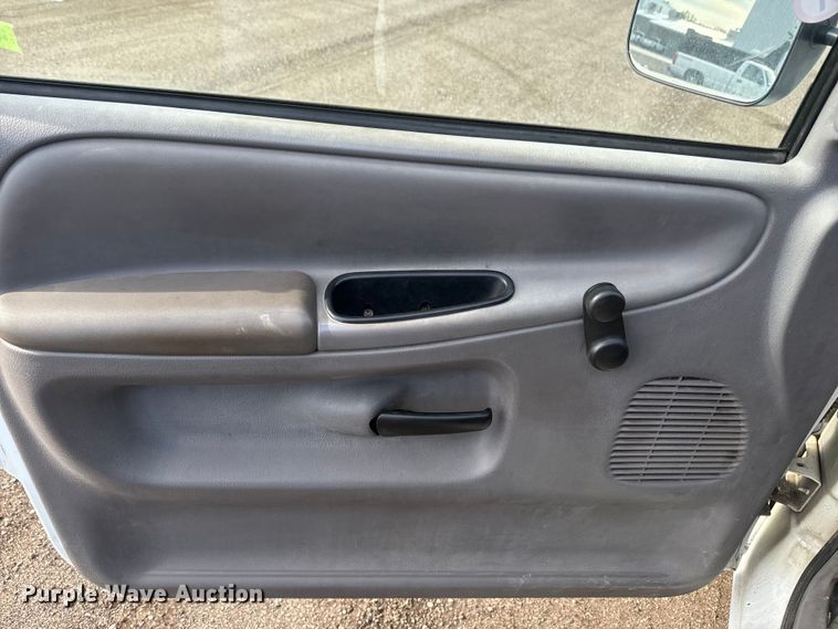 image for item EH5503 1996 Dodge Ram 1500 flatbed pickup truck