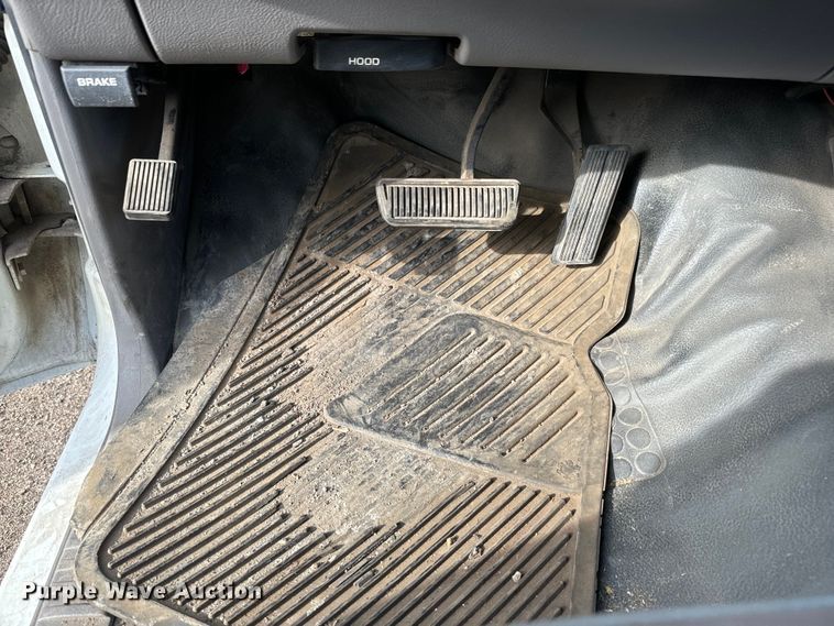 image for item EH5503 1996 Dodge Ram 1500 flatbed pickup truck