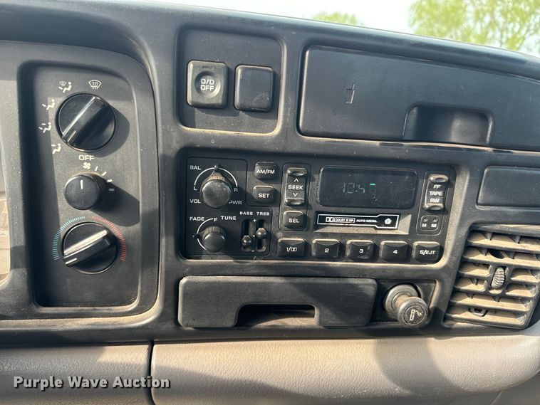 image for item EH5503 1996 Dodge Ram 1500 flatbed pickup truck