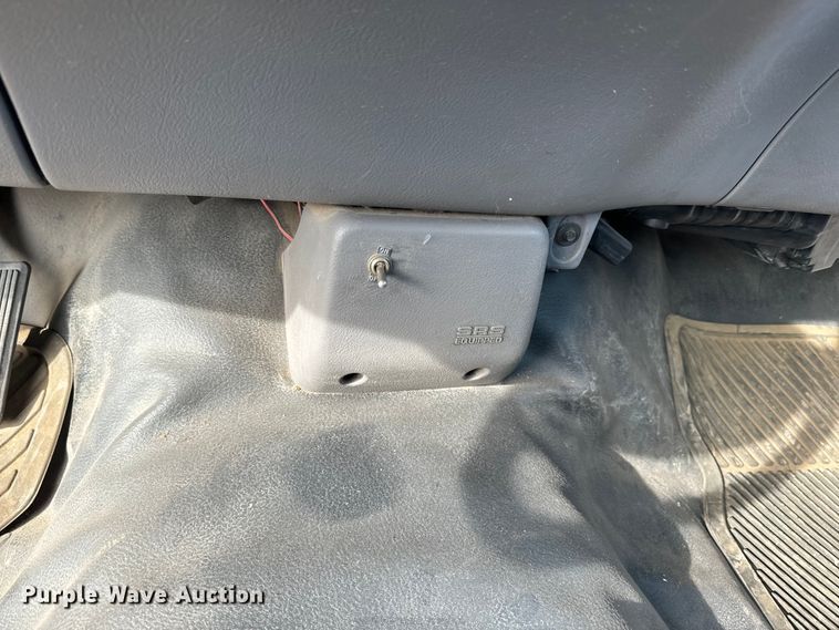 image for item EH5503 1996 Dodge Ram 1500 flatbed pickup truck