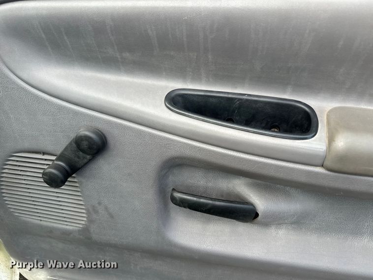 image for item EH5503 1996 Dodge Ram 1500 flatbed pickup truck