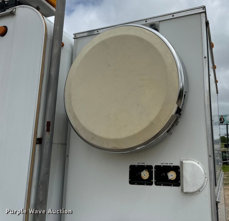 image for item EH6701 2005 Jensen office trailer