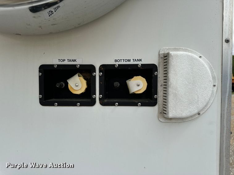 image for item EH6701 2005 Jensen office trailer