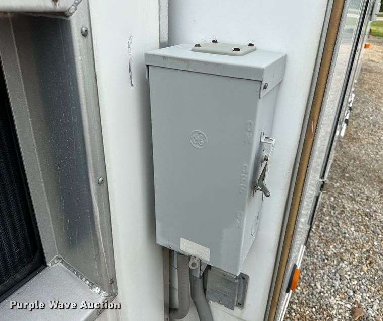 image for item EH6701 2005 Jensen office trailer