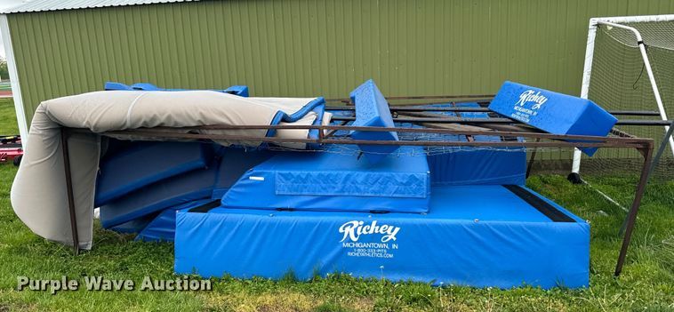 image for item EH6718 Pole vaulting equipment