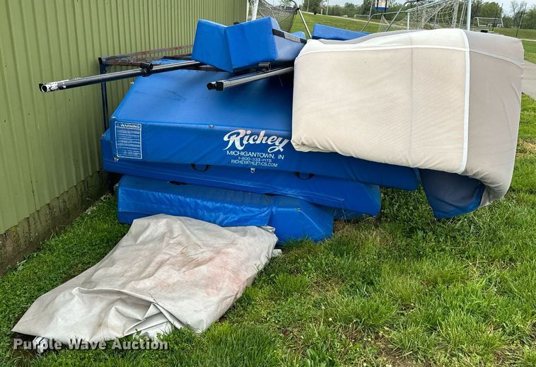 image for item EH6718 Pole vaulting equipment