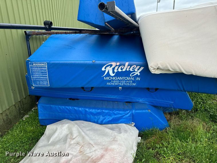 image for item EH6718 Pole vaulting equipment